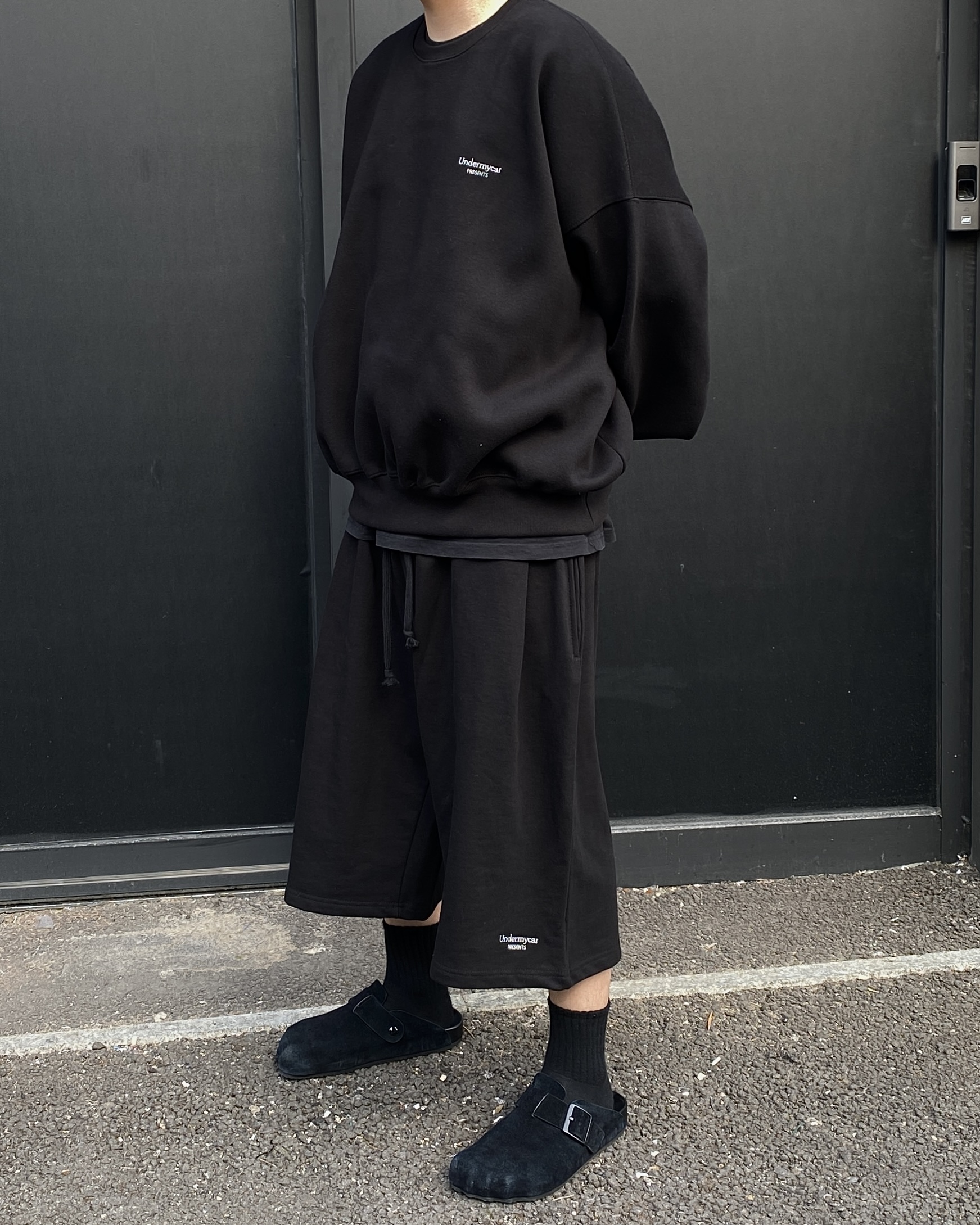 Mu.16 Anti Fxxking Logo Play Oversized One Tuck Sweat Shorts Black
