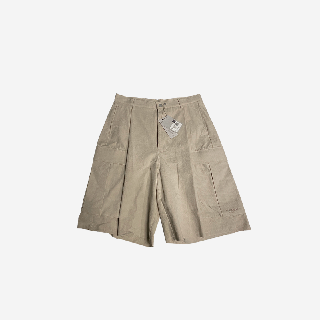 MU.48 Anti Fxxking Logo Play Big Cargo Rip Shorts Beige