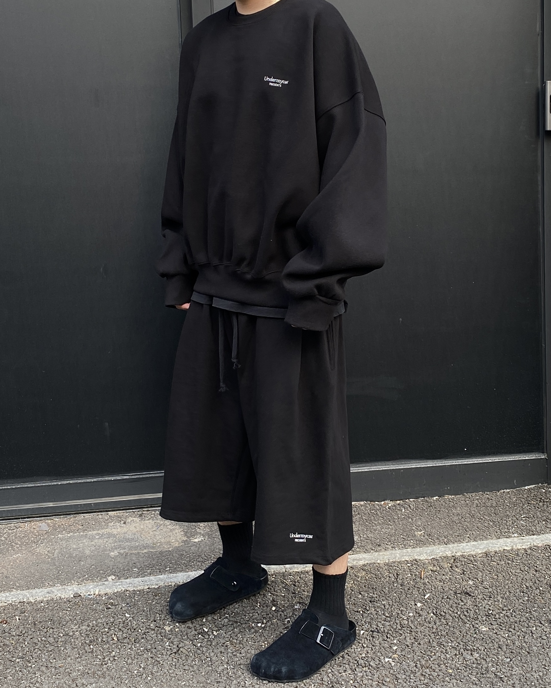 Mu.16 Anti Fxxking Logo Play Oversized One Tuck Sweat Shorts Black
