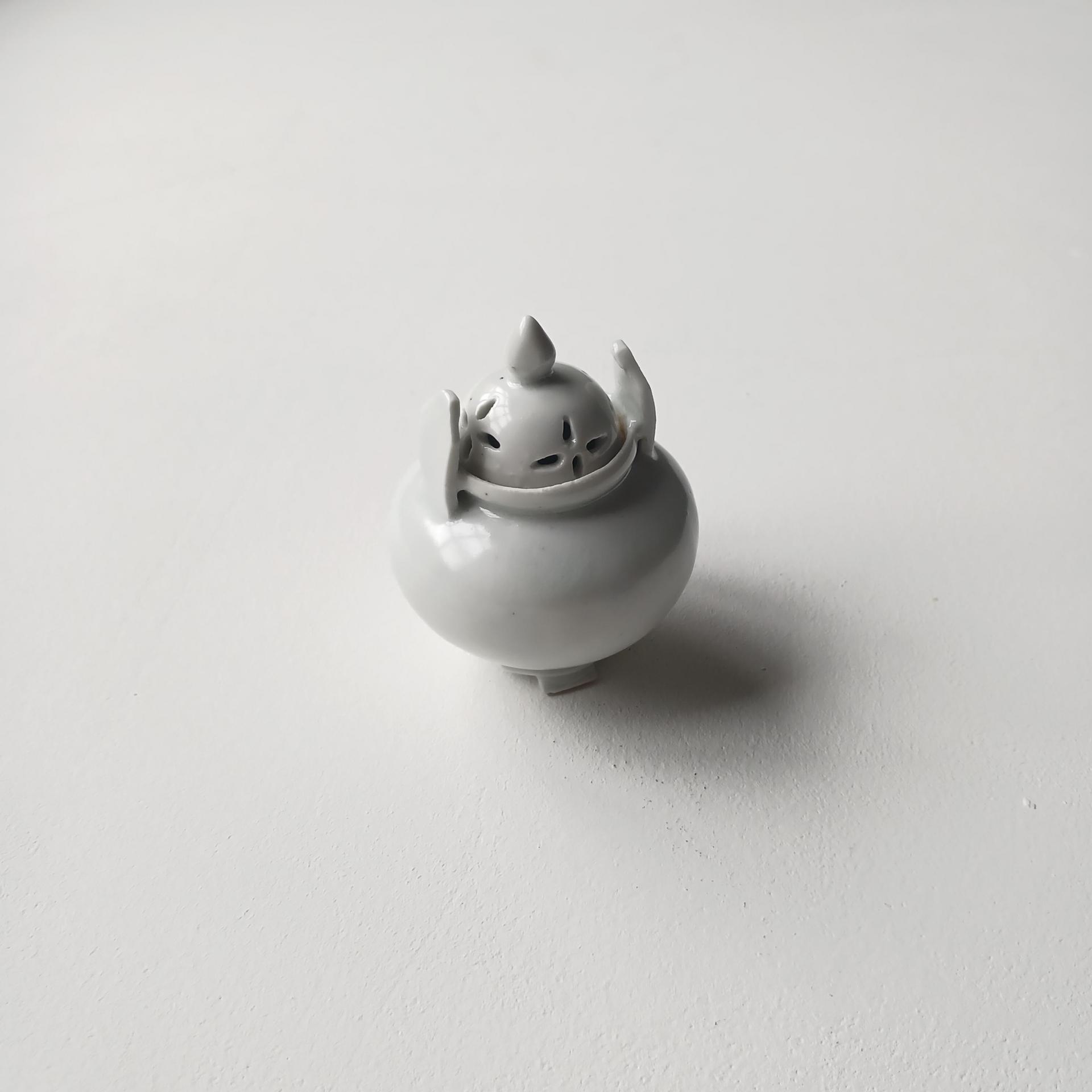 백자 삼족 향로
