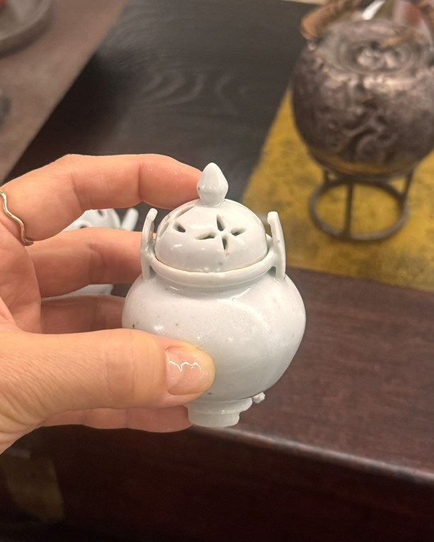 백자 향로