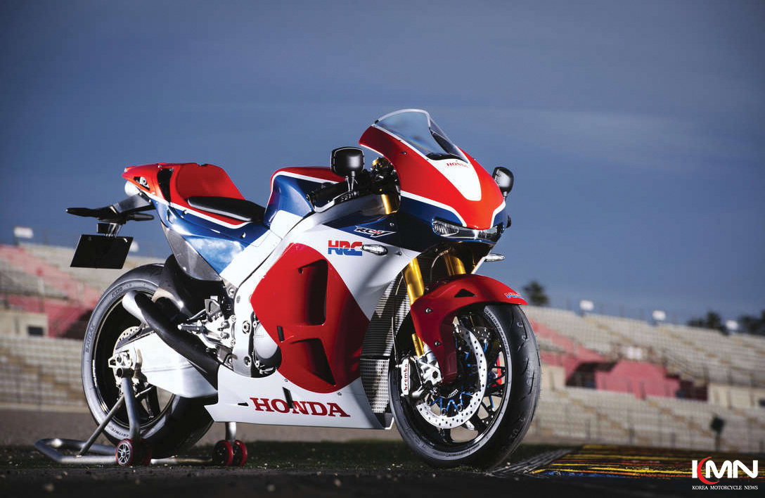 MotoGP 머신의 첨단 기술을 도로 위로 고스란히 이식한 한정판 슈퍼바이크 RC213V-S