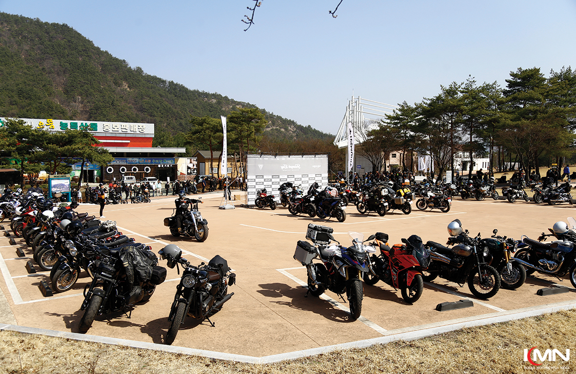 행운권 추첨을 기다리며 끝까지 자리를 지킨 참가자들의 열기