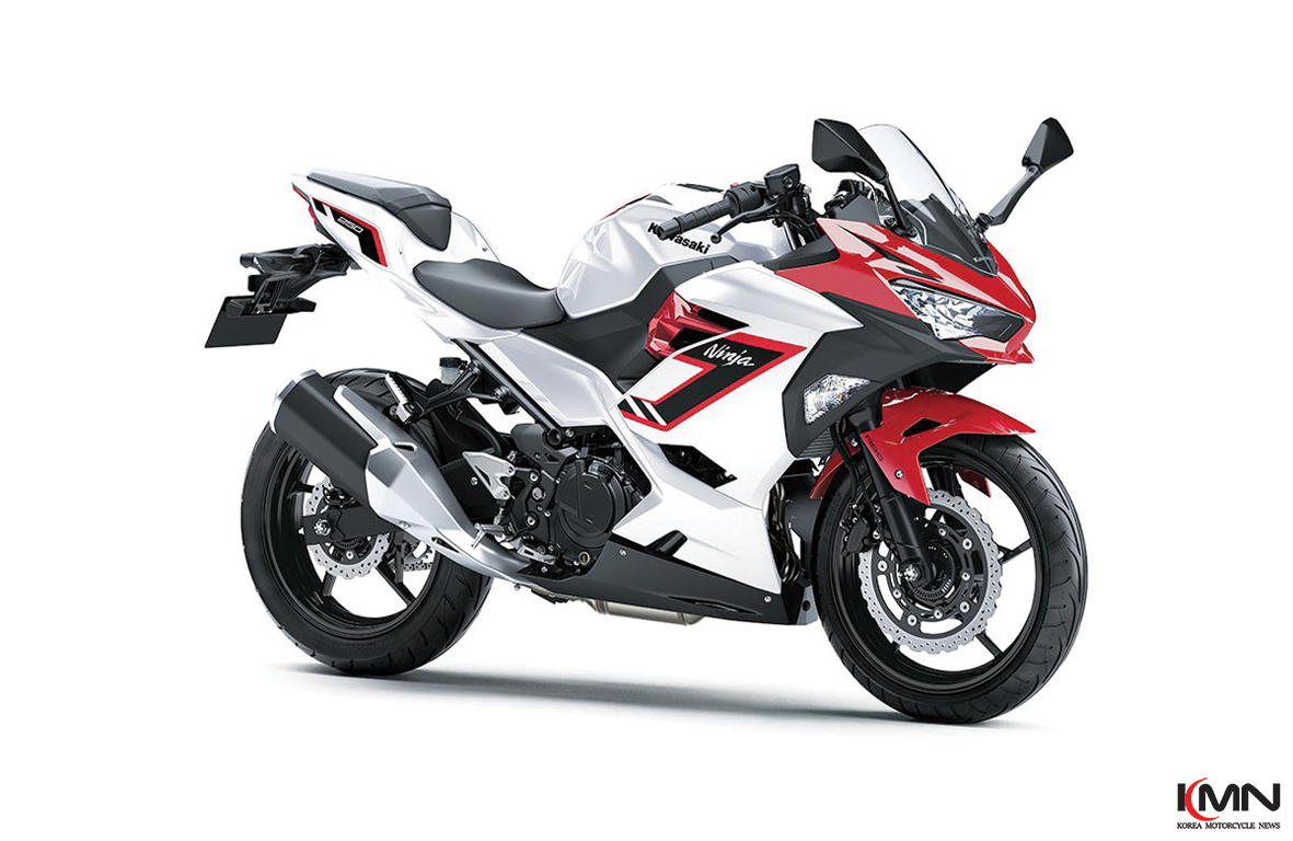가와사키가 공개한 2026년식 Ninja 250의 역동적인 모습