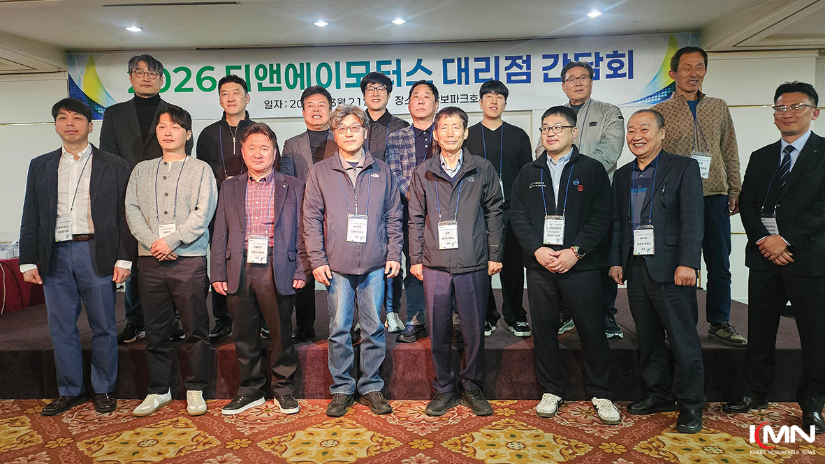 2025년 실적 우수 대리점 시상식 기념 촬영.