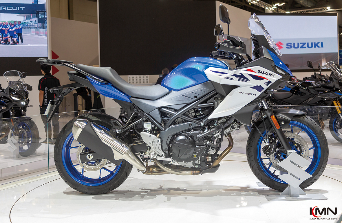 SV650의 검증된 V형 2기통 엔진과 차체를 물려받아 크로스오버 투어러로 거듭난 스즈키 SV-7GX