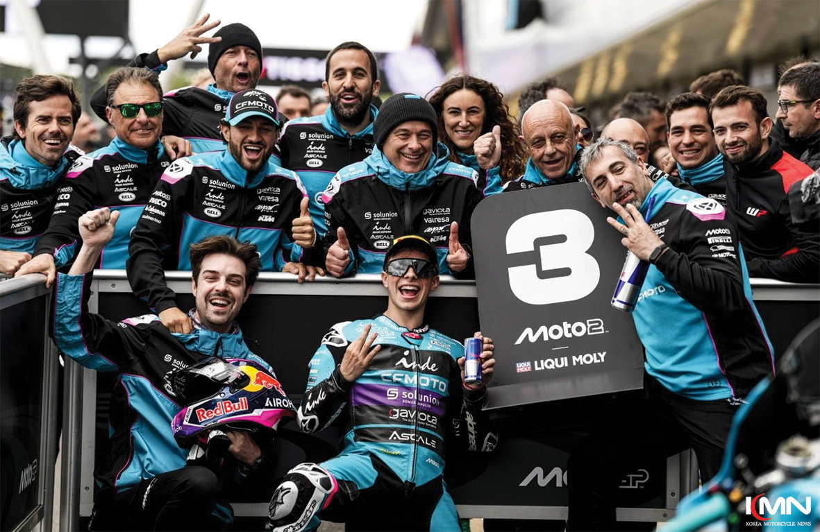 영국 실버스톤 서킷에서 열린 Moto2 레이스에서 3위로 포디움에 오른 CF모토 가비오타 아스파 팀의 데이비드 알론소 (사진 제공=모토스타코리아)