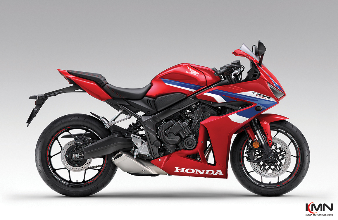 자동변속 기술인 E-클러치를 탑재해 큰 인기를 끈 혼다 CBR650R