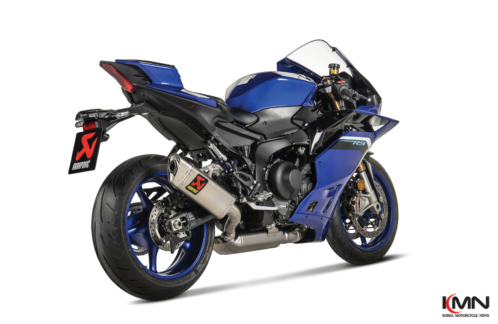 야마하 YZF-R9에 장착된 아크라포빅 레이싱 라인 티타늄 풀 시스템 머플러