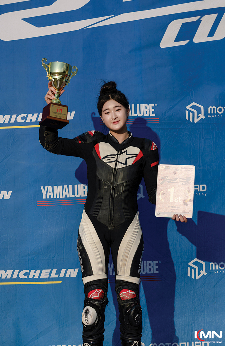 야마하 R3 컵 3라운드 레이싱 오픈 클래스에서 우승을 차지한 김민채 선수 (사진 제공: 진선포토)