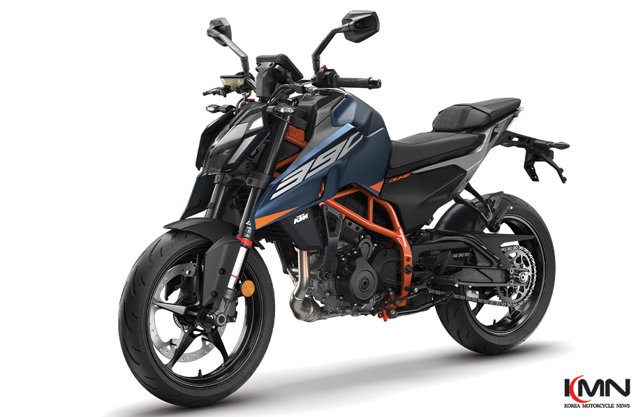 더욱 날카로운 실루엣으로 돌아온 2026년식 KTM 390 DUKE