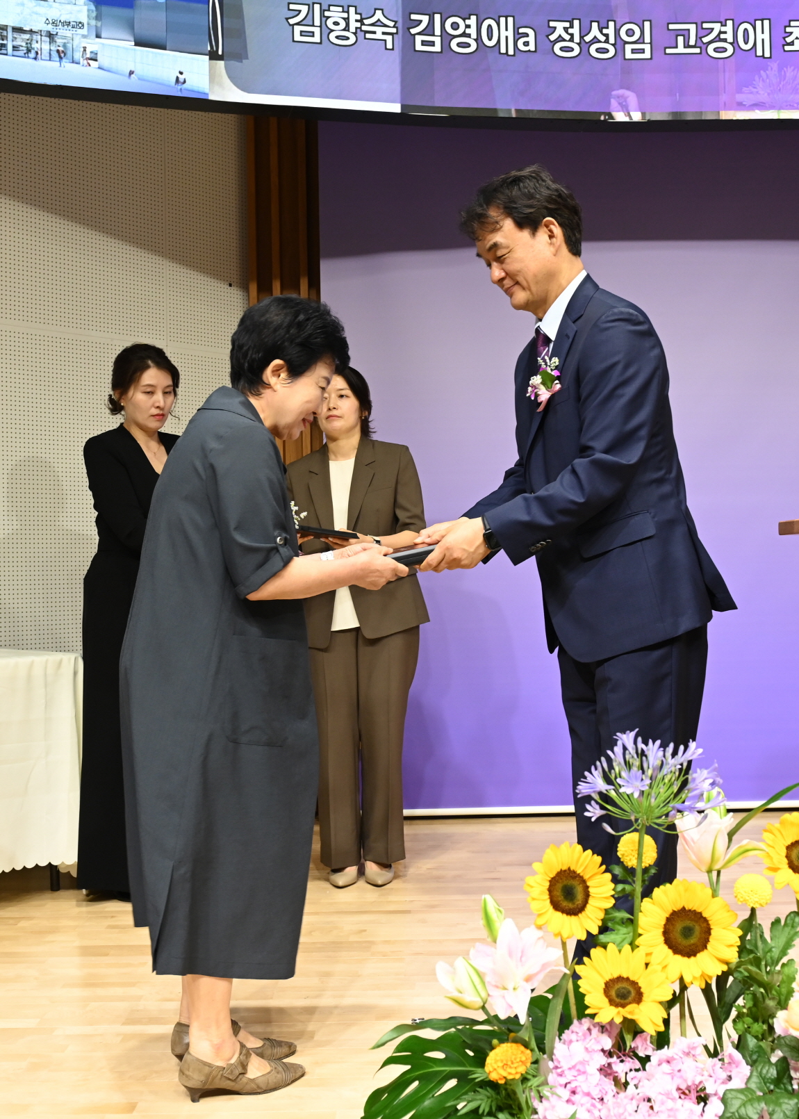 5d80525d48003.jpg