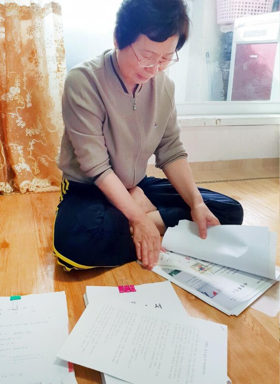 국가유공자 증서는 줬지만 혜택은 없다? 두번우는 유족들 : 국군포로가족회 국가유공자 증서는 줬지만 혜택은 없다? 두번우는 유족들 : 국군포로가족회