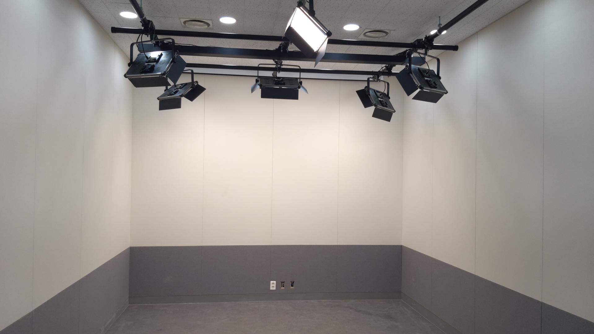 고려대학교 하나스퀘어 LED 방송 조명 납품 설치공사 : (주)티에스아이시스템