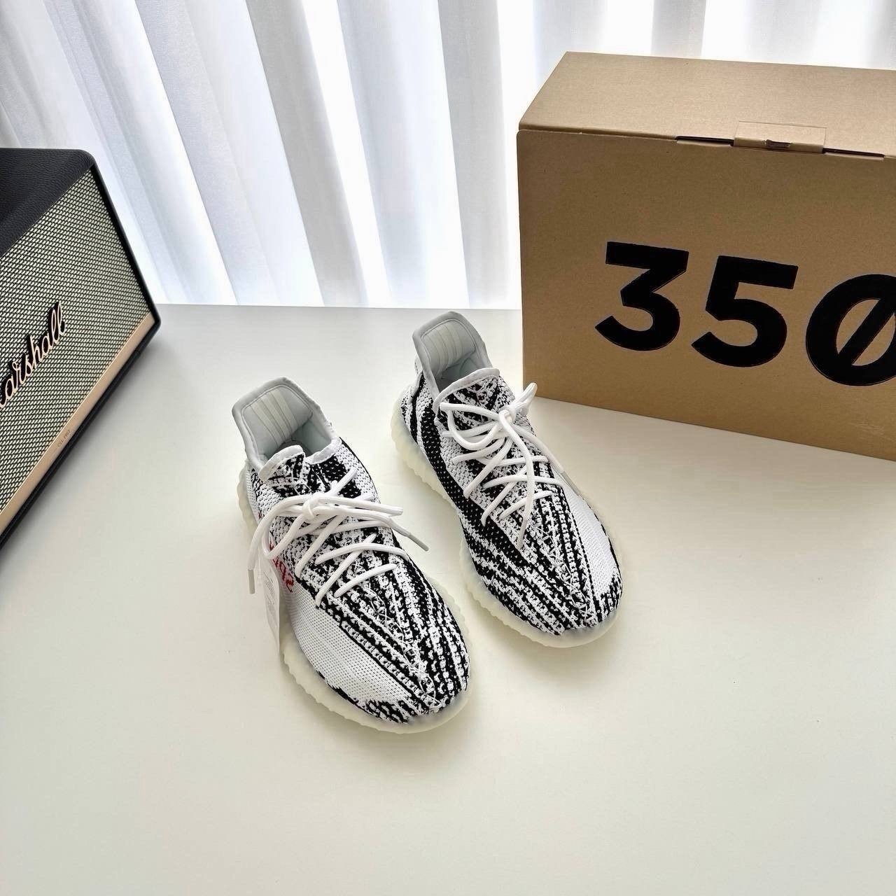 아디다스 이지부스트 350V2 지브라