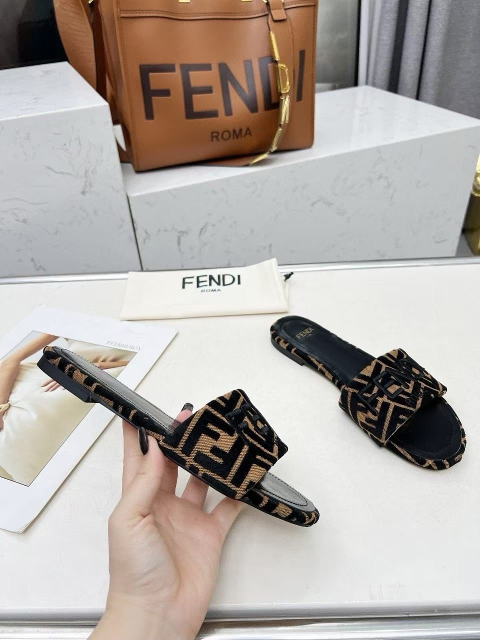 펜디 여성 슬리퍼