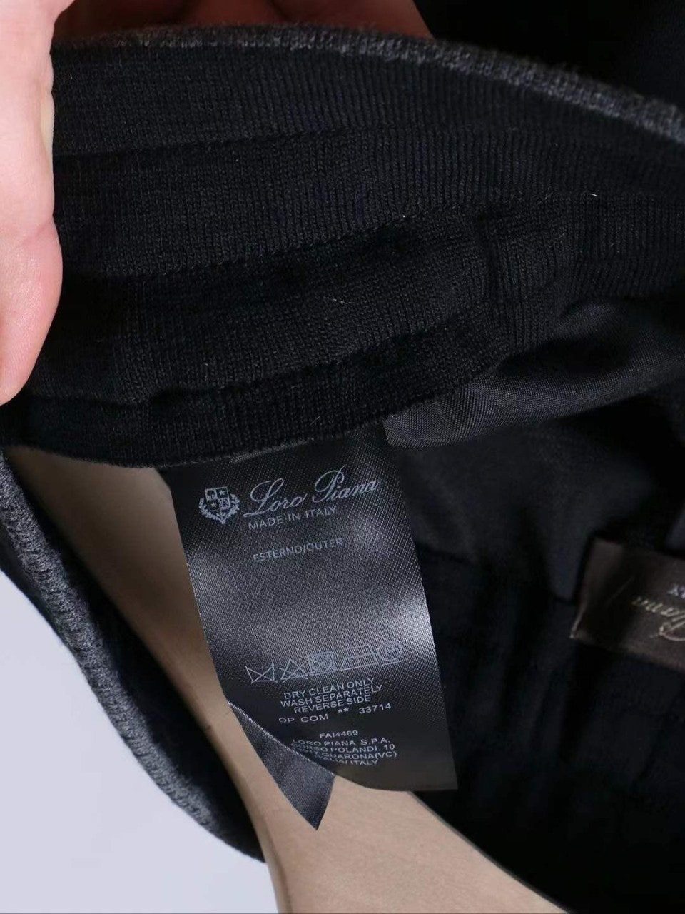 로로피아나 신상 멀티자수로고 클래식 와이드팬츠