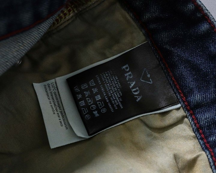 프라다 벨보이 로고 엠보 워싱 데님 팬츠
