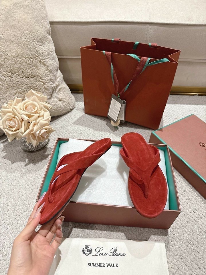 로로피아나 아이다 샌들쪼리