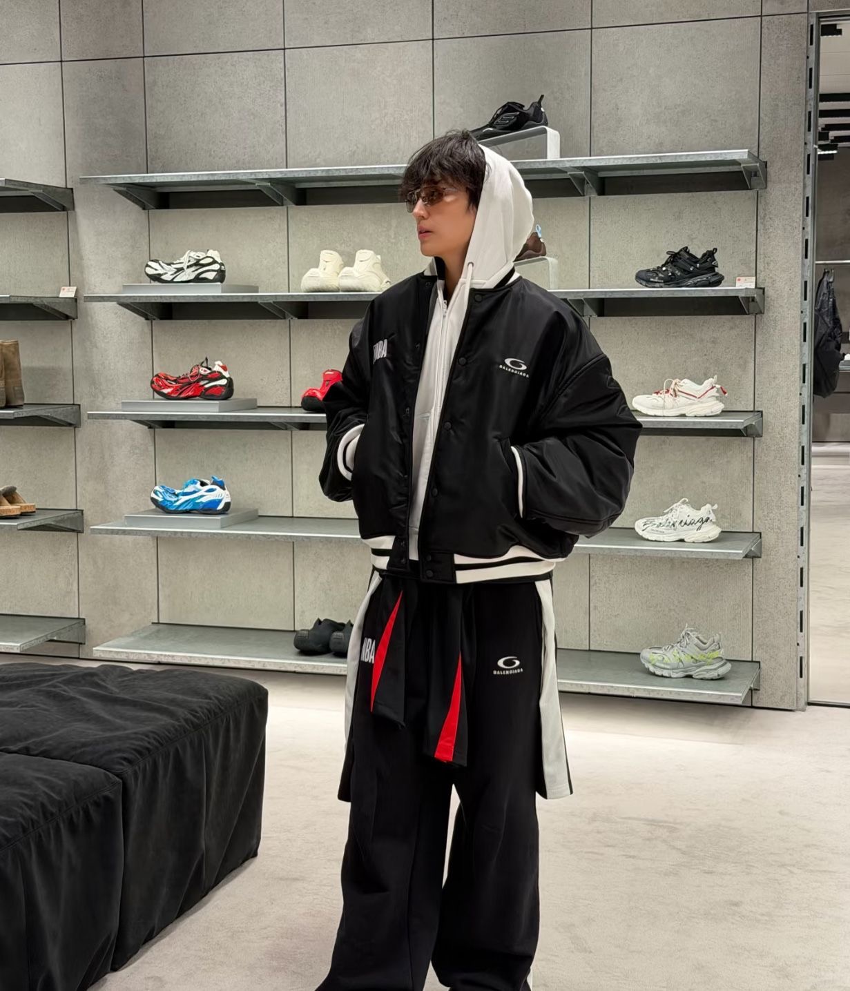 발렌시아가 x NBA M 650805 로고 사틴 봄버 자켓