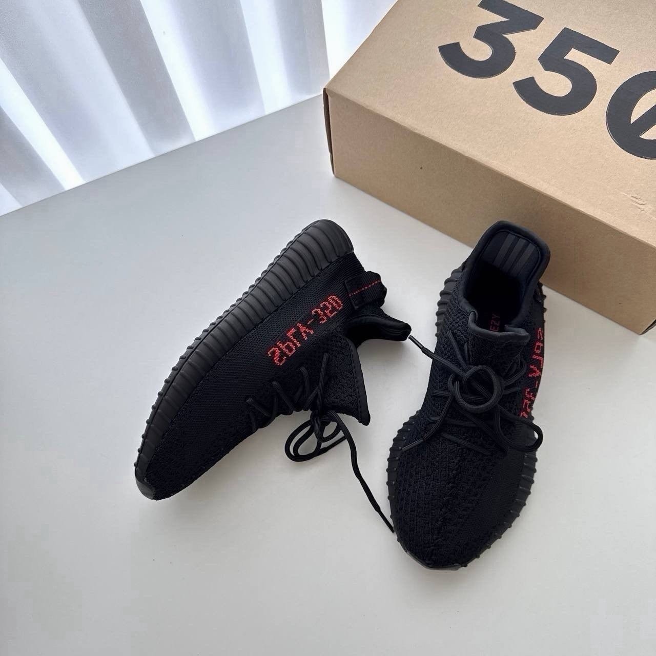 아디다스 이지부스트 350V2 브레드