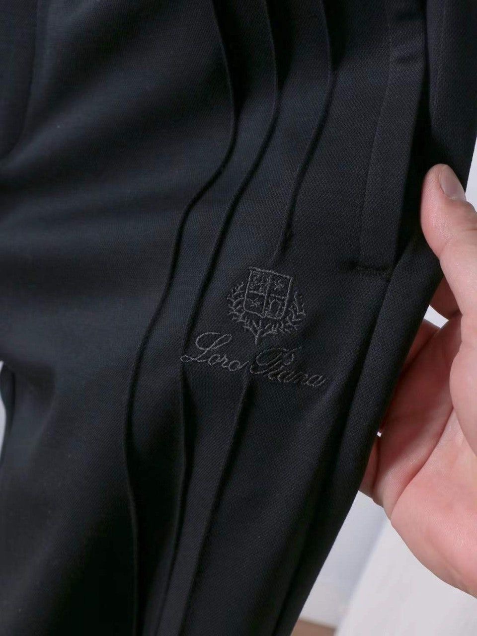 로로피아나 신상 멀티자수로고 클래식 와이드팬츠