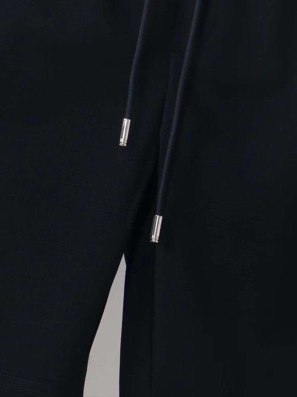 로로피아나 신상 멀티자수로고 클래식 절개 하프팬츠
