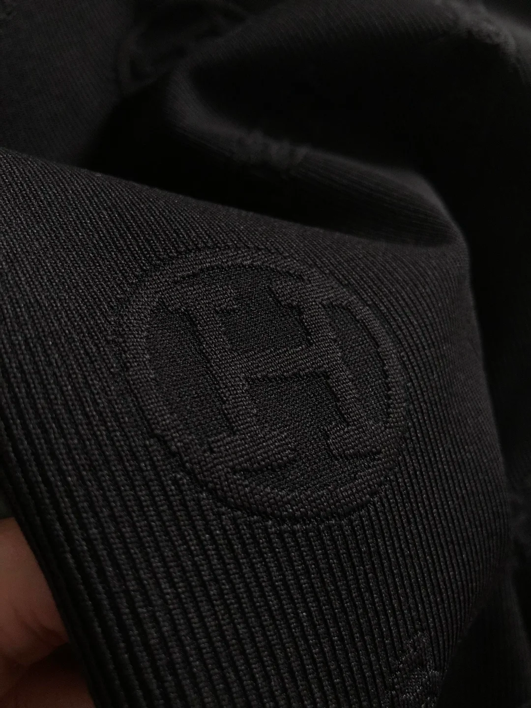 에르메스 2026 봄/여름 자카드 반팔 티셔츠 (은은한 패턴) - 상세 이미지 8개