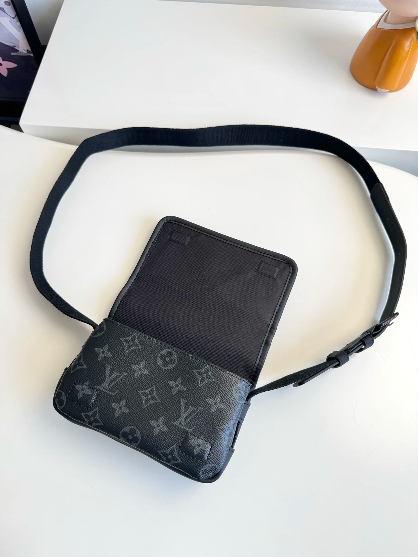 LV M12599 보스포르 미니 핸드백/크로스바디 백 (해외 정품) - 상세 이미지 8장