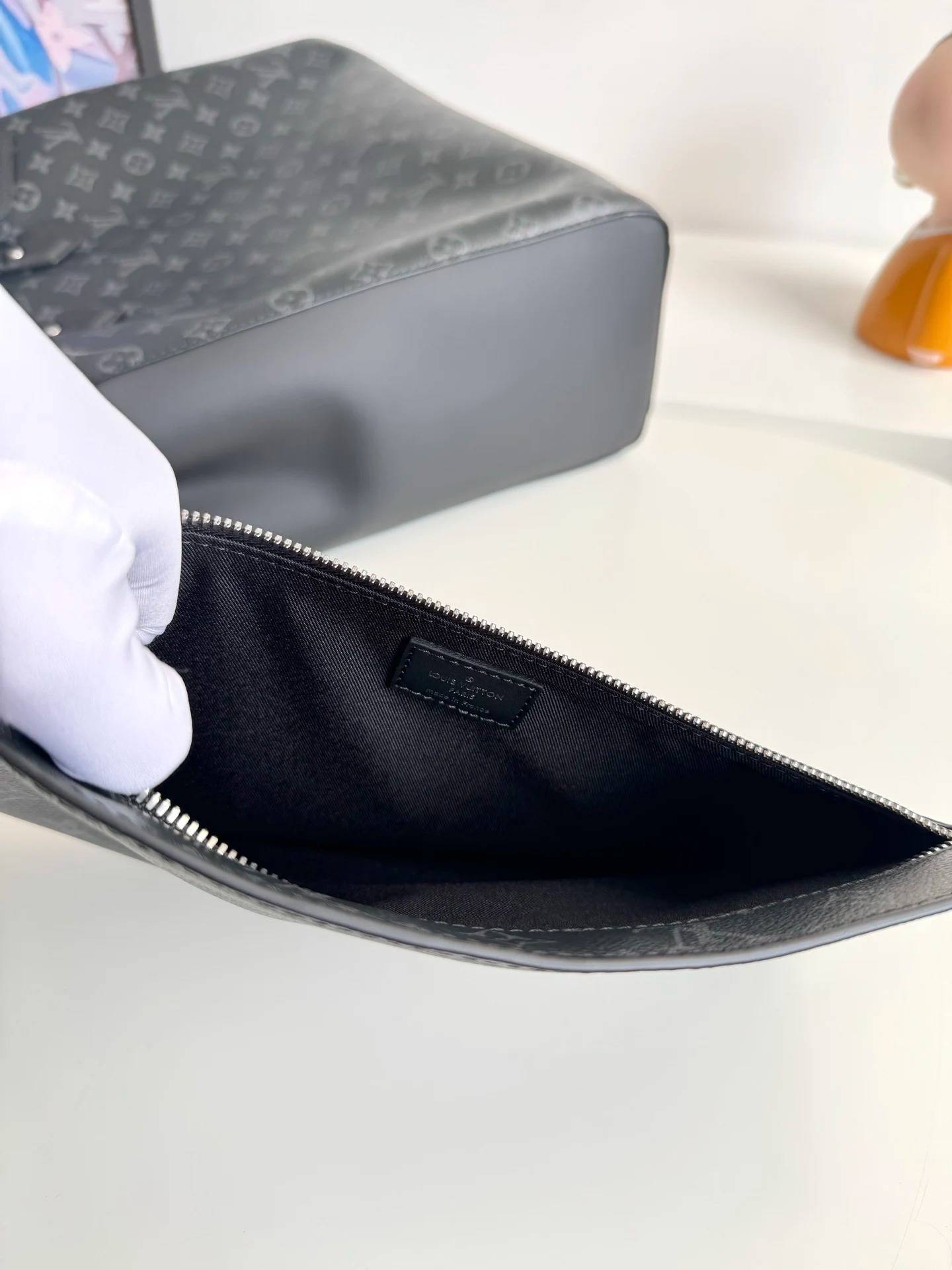 LV 오버시즈 오리지널 M44733 삭 플랫 핸드백 - 상세 이미지 9개