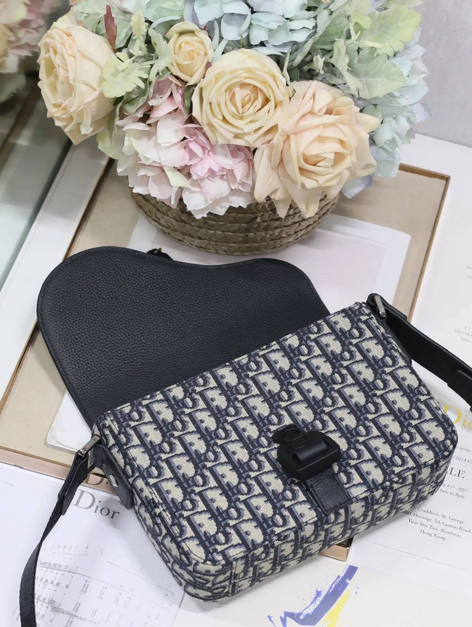 디올 049 프린트 가죽 새들 플랩 메신저 백 (남성용) - 상세 이미지 6개