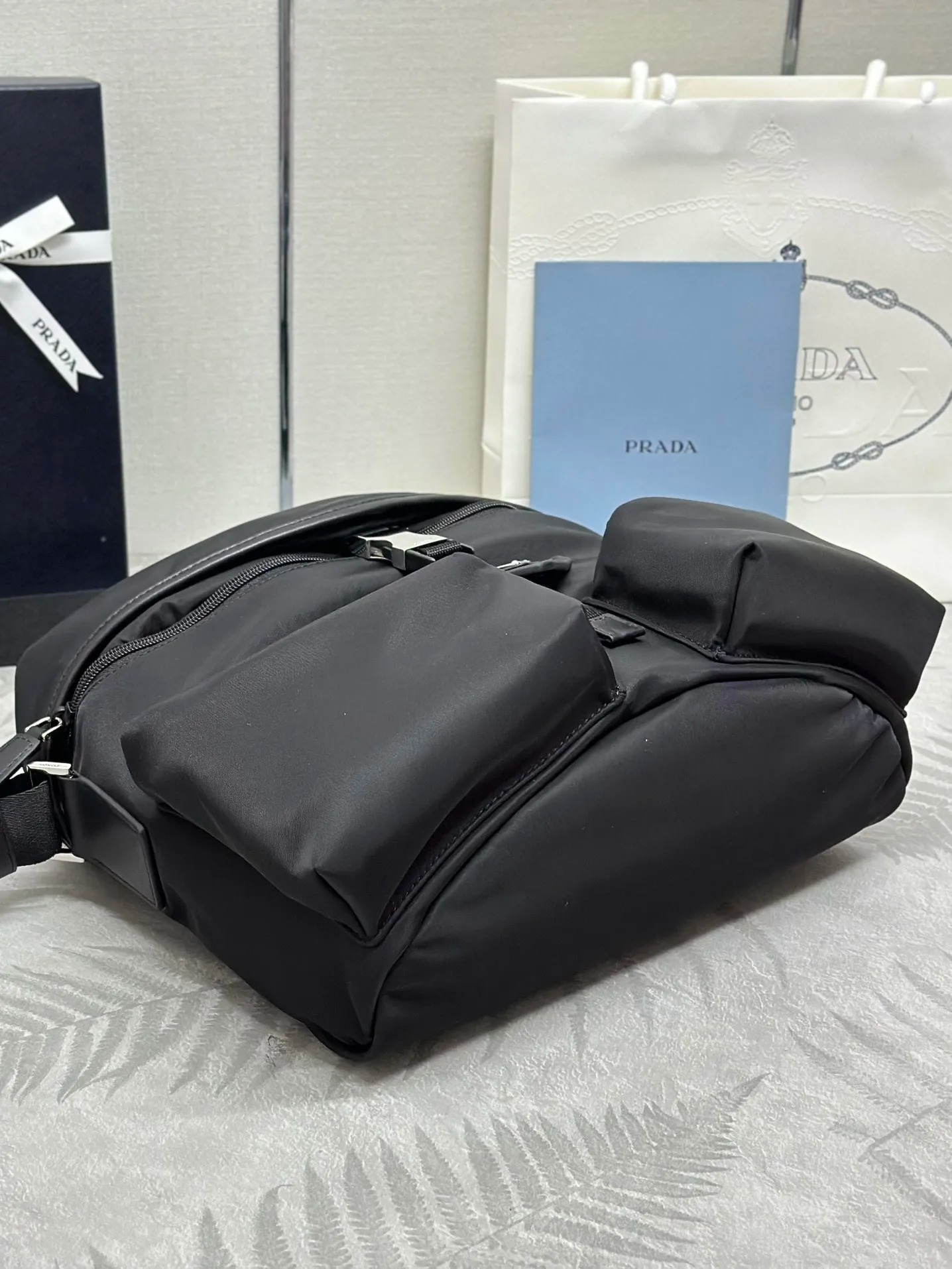 프라다 2VD062 남성용 크로스바디 백 - 상세 이미지 7개