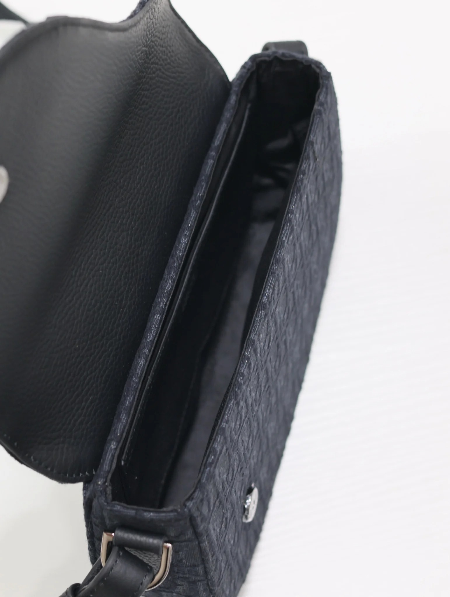 디올 325 프린트 가죽 새들 플랩 메신저 백 (남성용) - 상세 이미지 9개