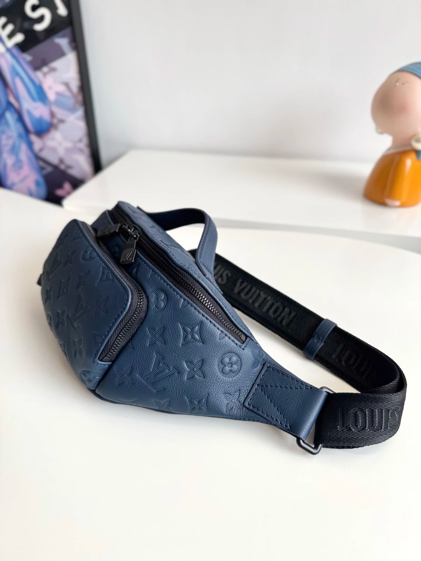 LV M14784 러쉬 웨이스트 백 (해외 정품) - 상세 사진 2장