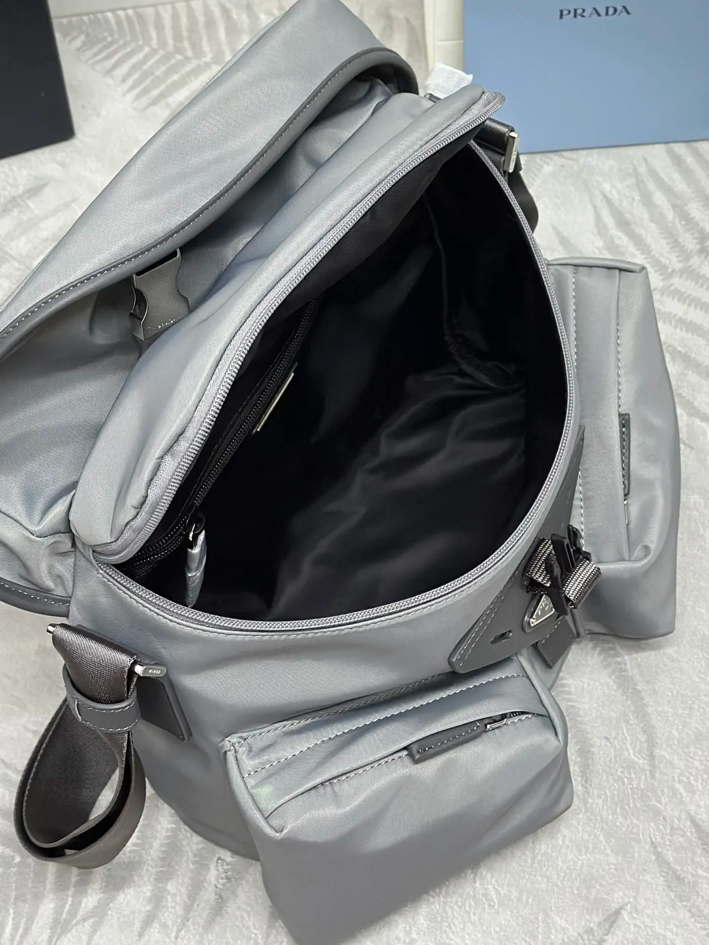 프라다 2VD062 남성용 크로스바디 백 - 상세 이미지 8개