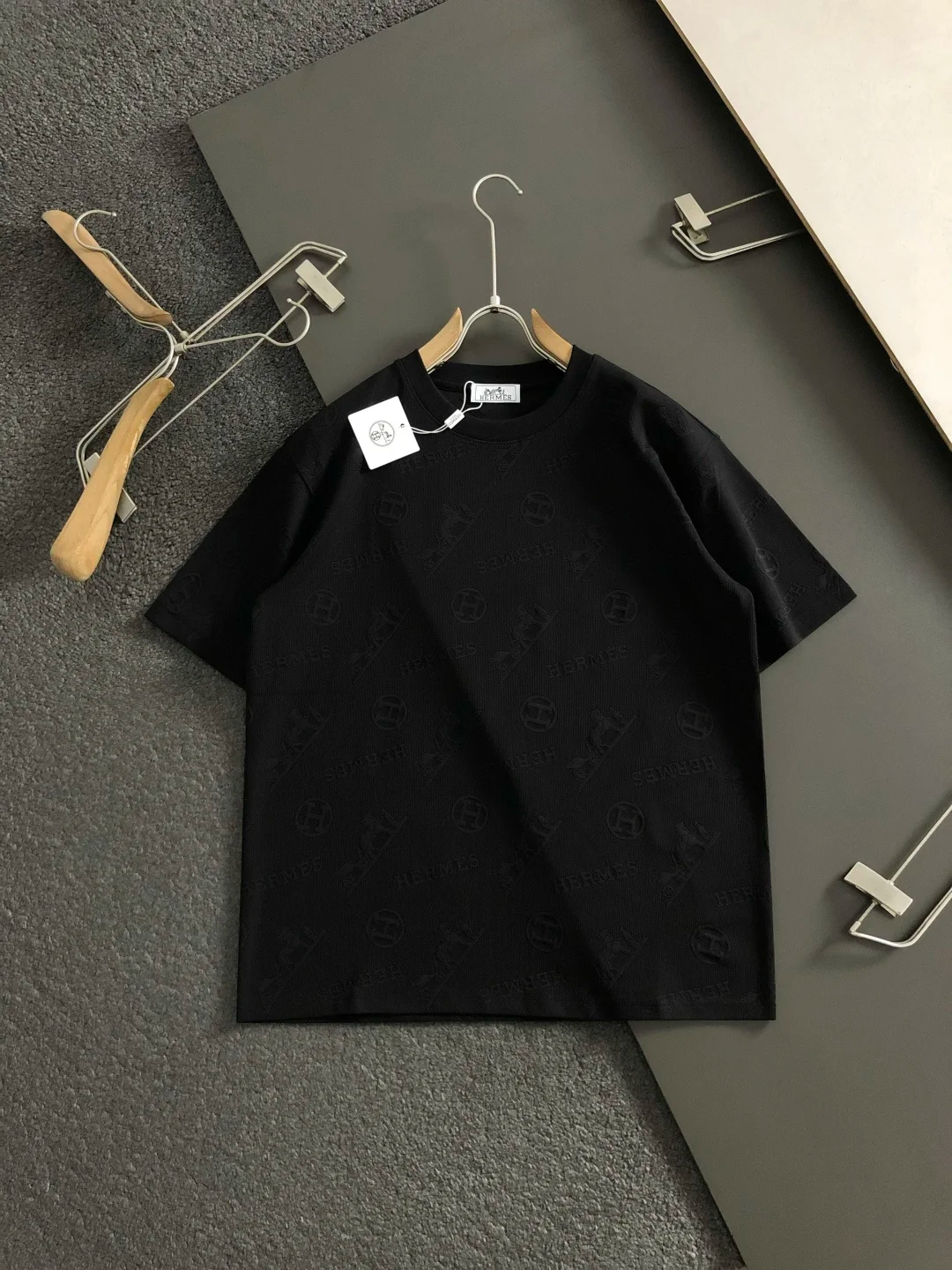 에르메스 2026 봄/여름 자카드 반팔 티셔츠 (은은한 패턴) - 상세 이미지 2