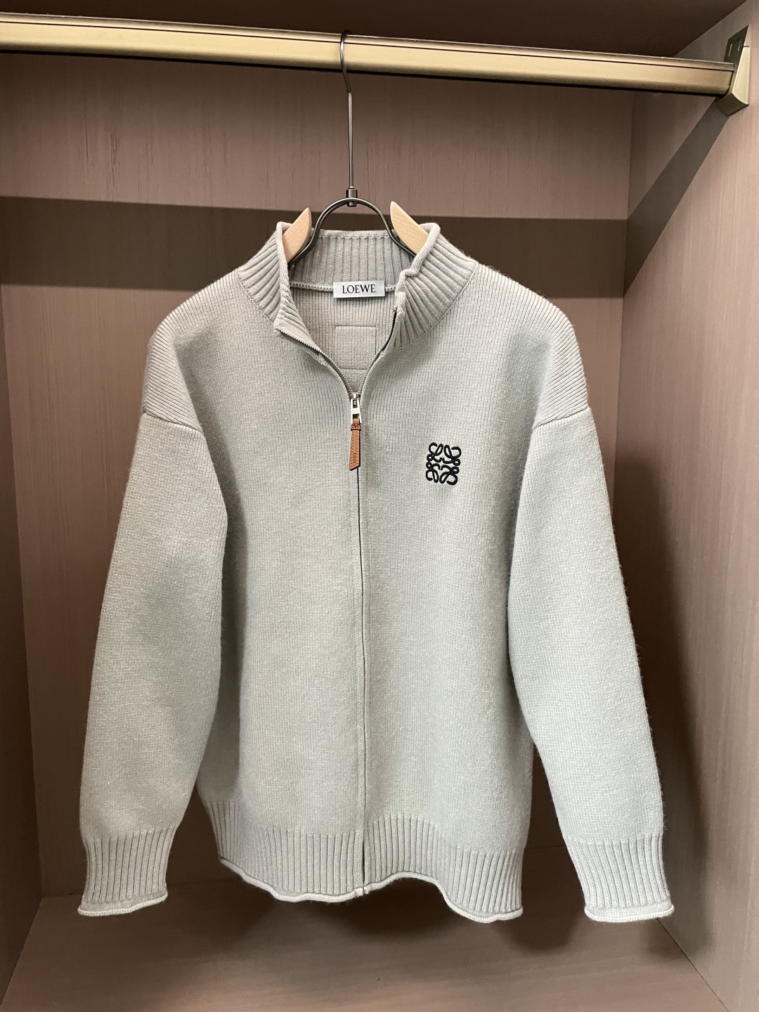 로에베-상의-해외배송 아나그램 자수 니트집업