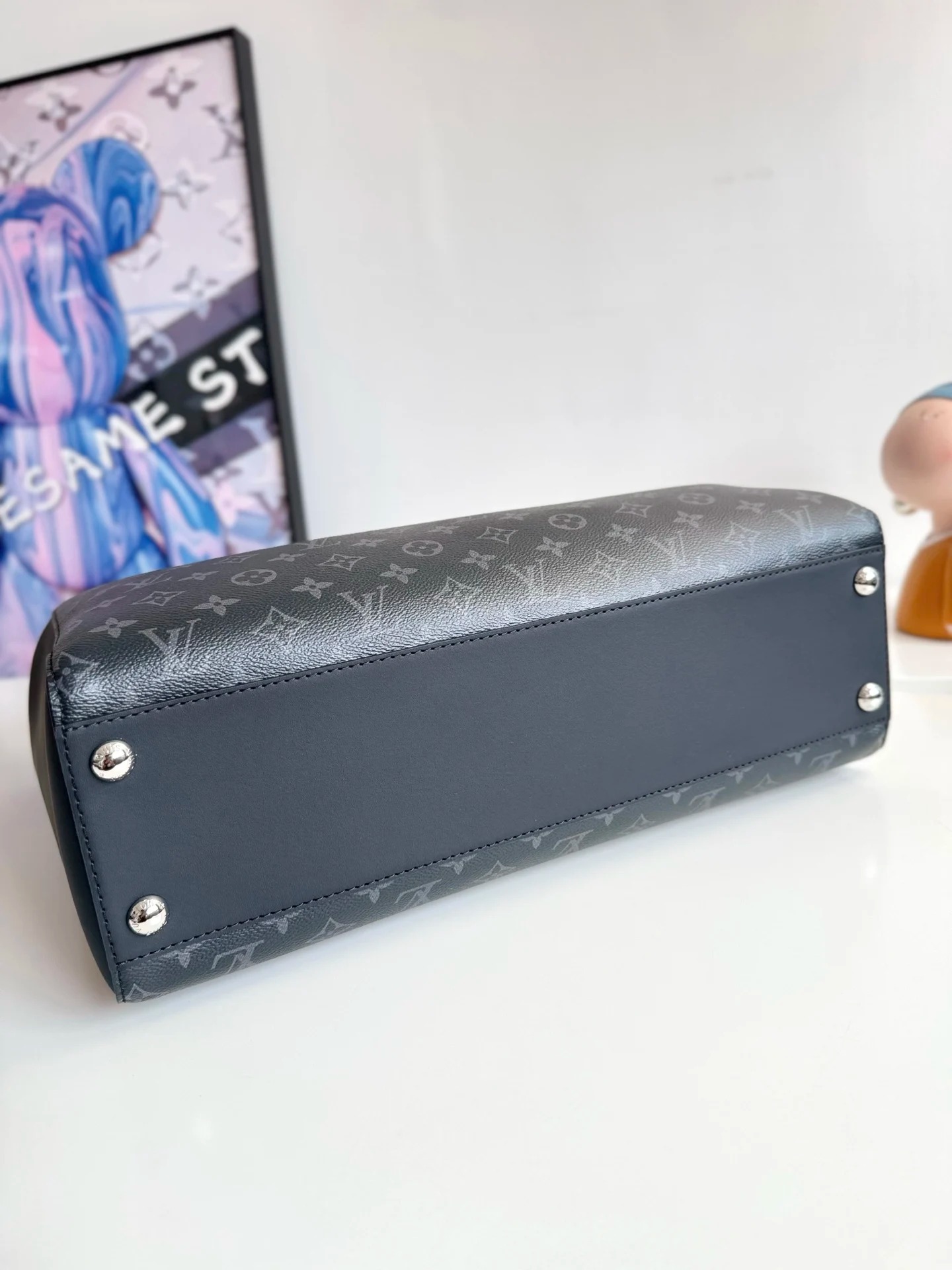 LV 오버시즈 오리지널 M44733 삭 플랫 핸드백 - 상세 이미지 4장