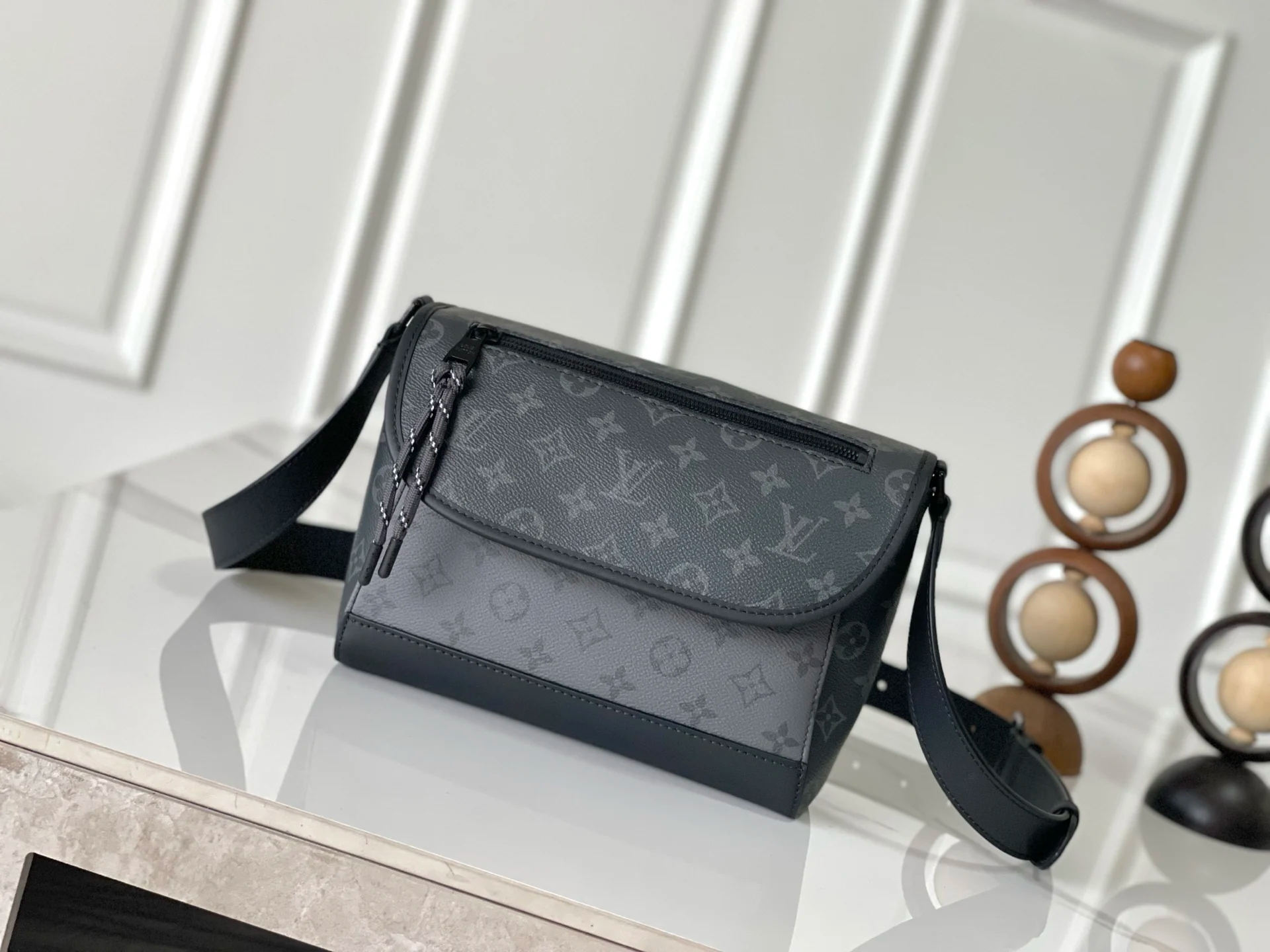 LV M12681 남성용 캔버스 메신저 백 - 상세 이미지 1