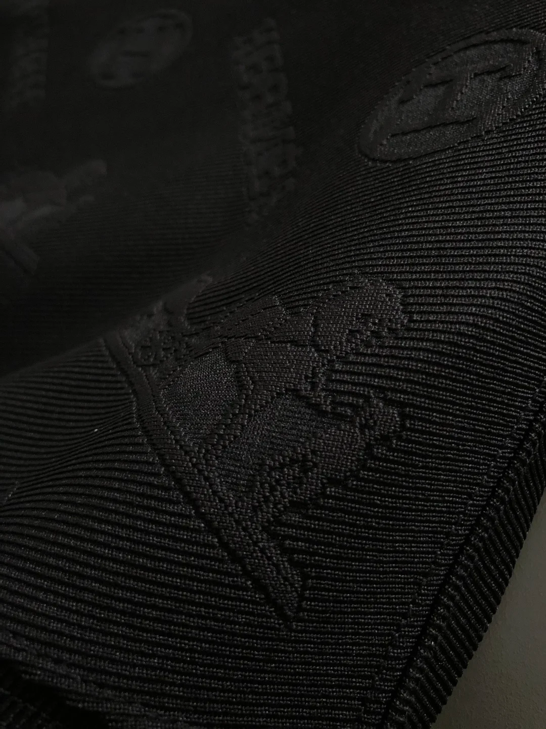 에르메스 2026 봄/여름 자카드 반팔 티셔츠 (은은한 패턴) - 상세 이미지 6장