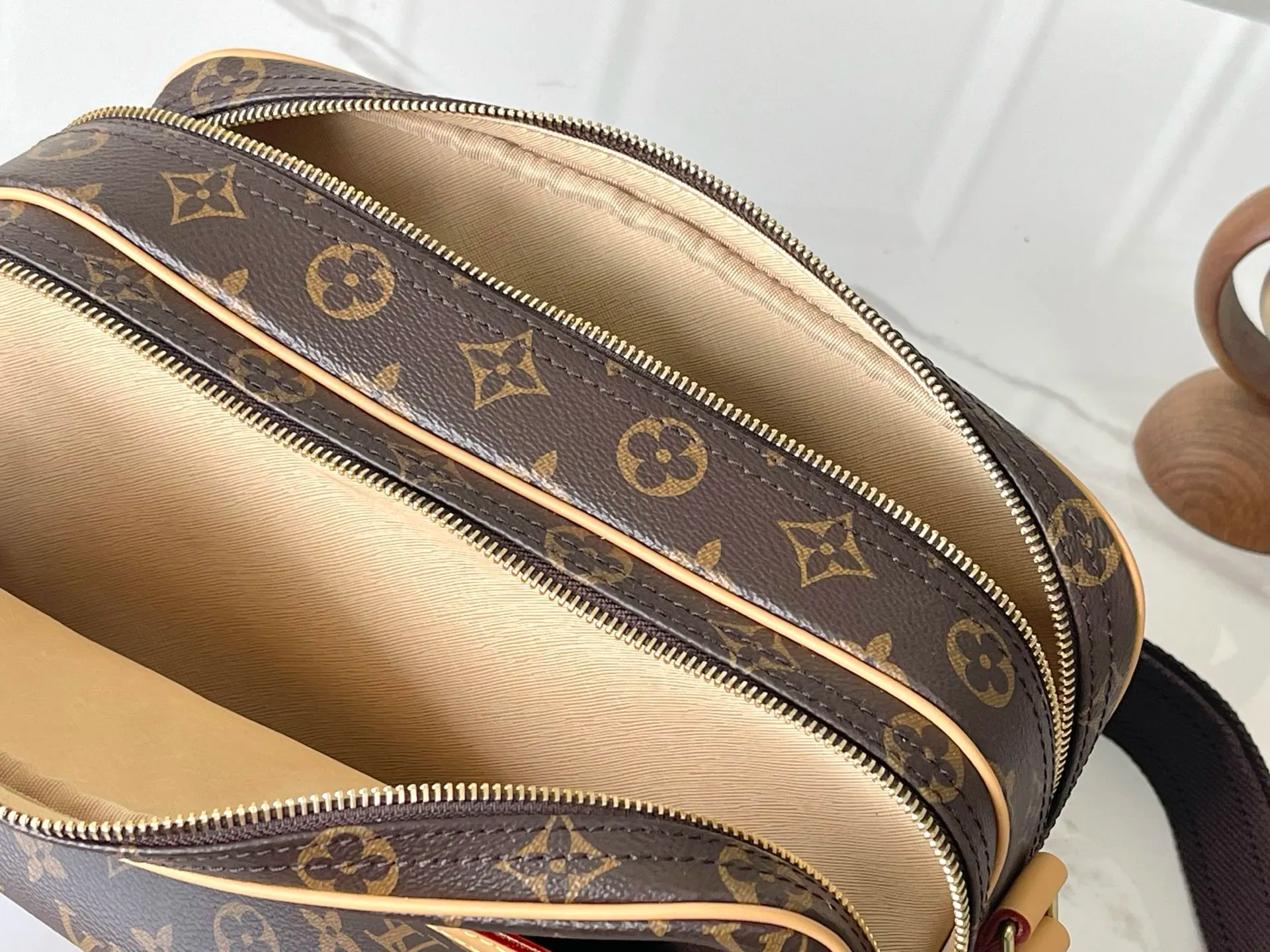 LV M45254 남성용 메신저 백/카메라 백/크로스바디 백 - 상세 이미지 8개