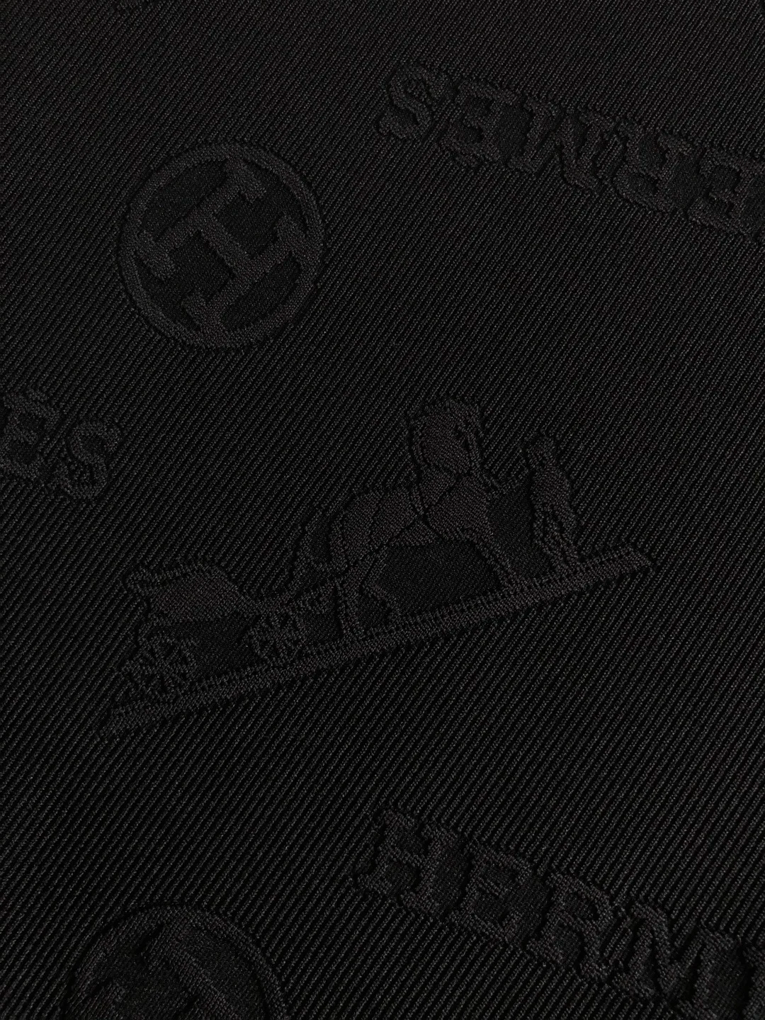 에르메스 2026 봄/여름 자카드 반팔 티셔츠 (은은한 패턴) - 상세 이미지 5장