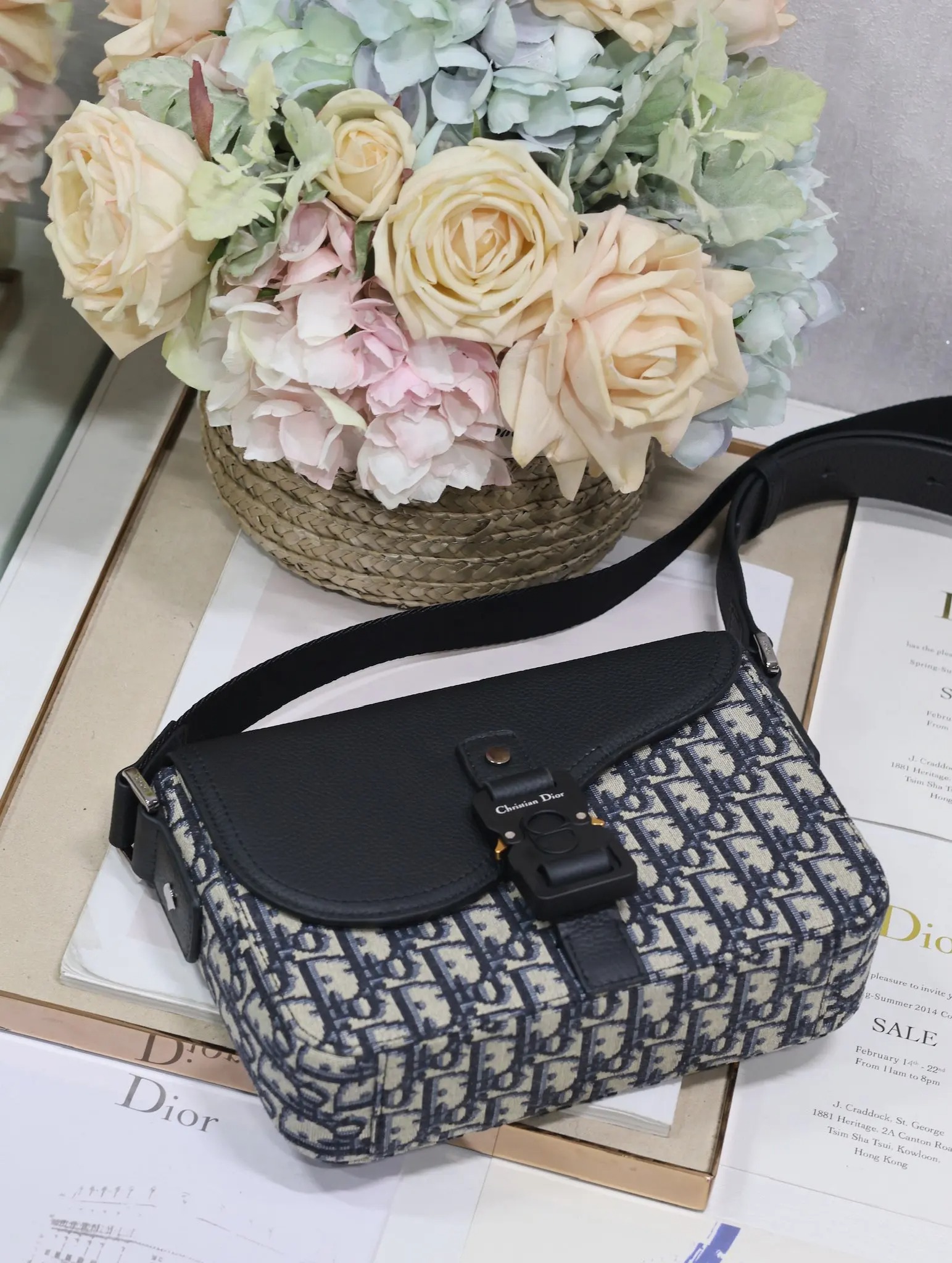 디올 049 프린트 가죽 새들 플랩 메신저 백 (남성용) - 상세 이미지 5개