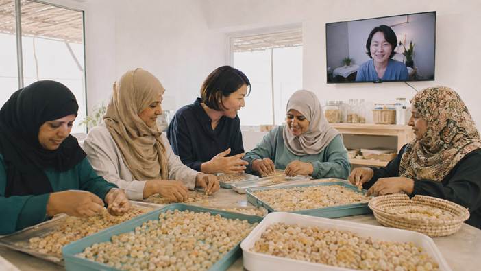 길을 적는 향은 그 길을 만든 사람의 이름도 묻는다.