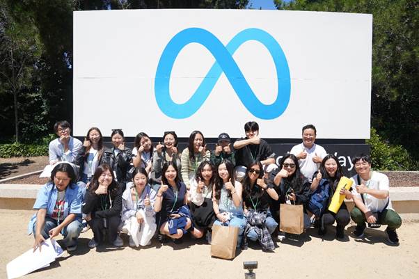 의류, 신발류, 사람, 야외이(가) 표시된 사진

AI가 생성한 콘텐츠는 부정확할 수 있습니다.