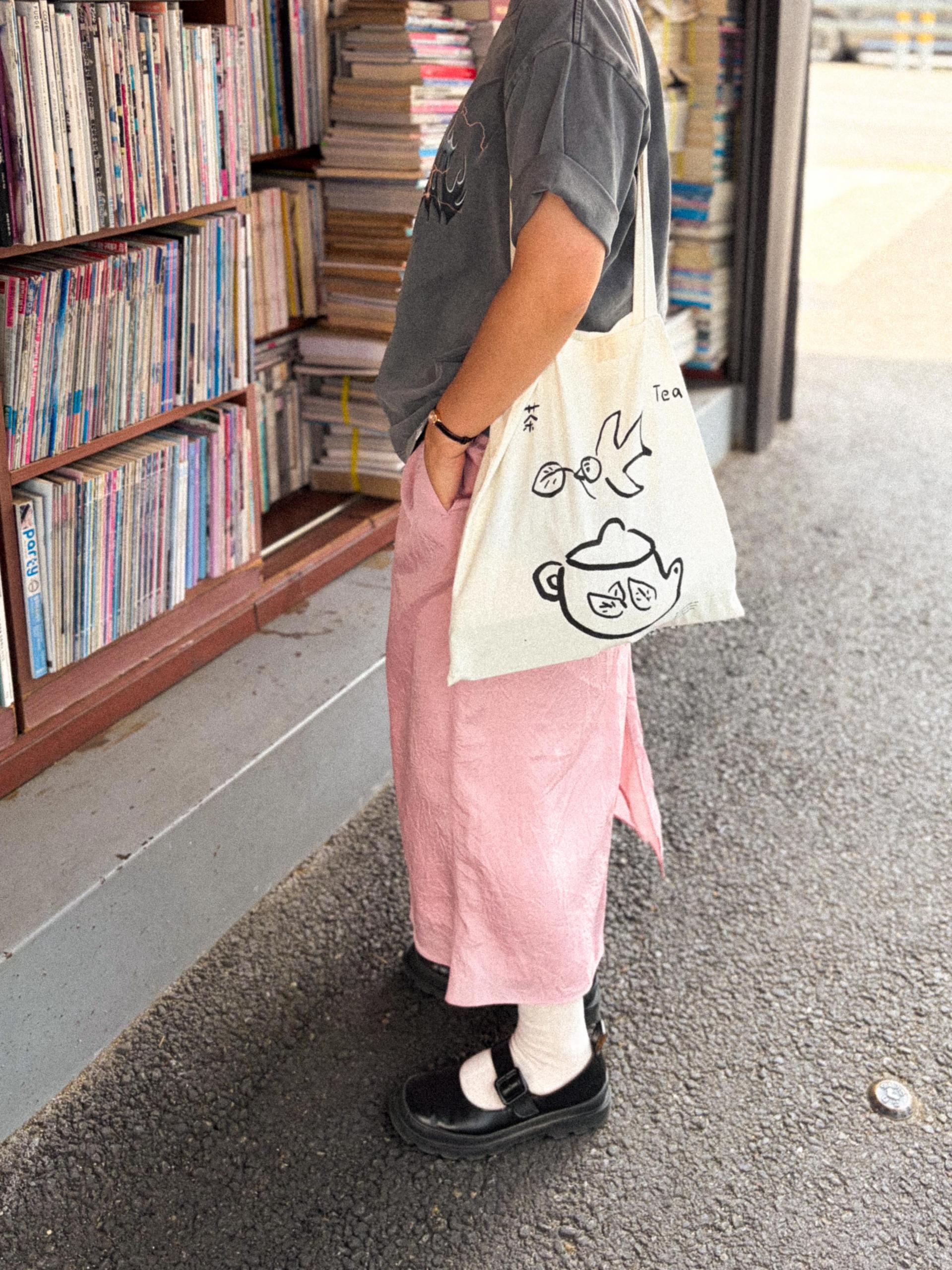Bird and Green Tea Tote bag