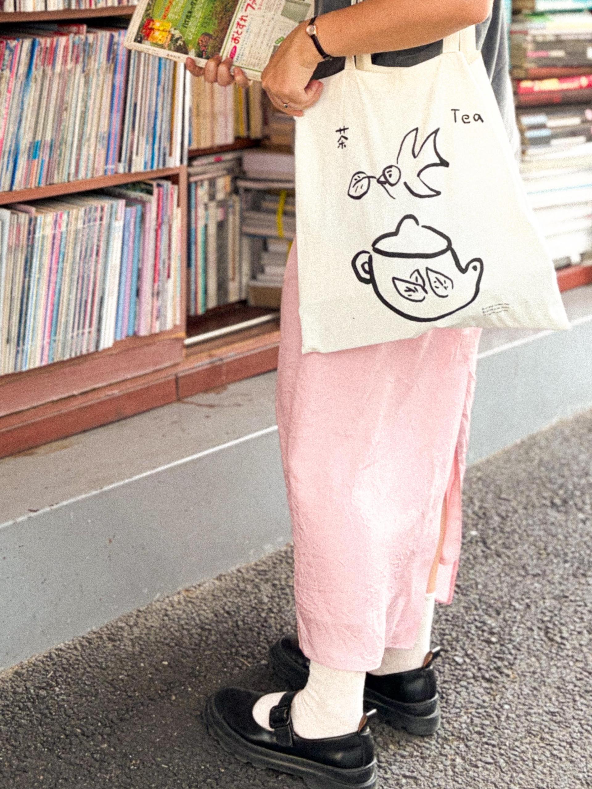 Bird and Green Tea Tote bag