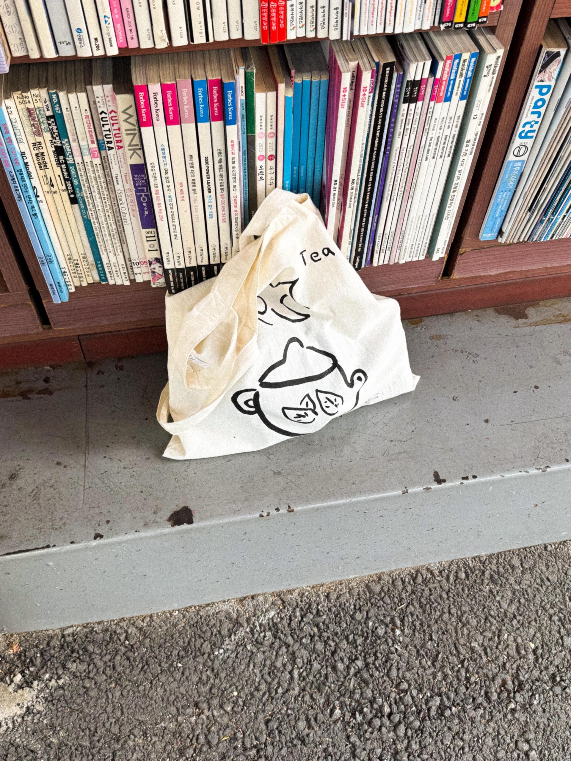 Bird and Green Tea Tote bag