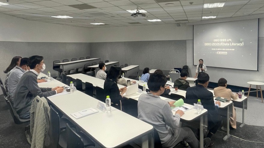 ์์ด๋ธ๋ฐ ๋ฐ์ง์ ๋ํ AI ๋ฆฌํฐ๋ฌ์, โ๊ทธ๋ค๋ง์ ๋ฆฌ๊ทธโ๊ฐ ์๋ ์ฐ๋ฆฌ ์กฐ์ง์ ์์กด ๊ณต์์ด ๋ ๋