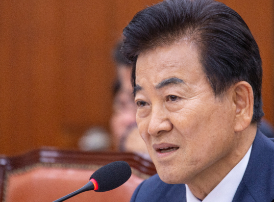 정동영 통일부 장관이 14일 국회 외교통일위원회에서 열린 통일부에 대한 2025년 국정감사에 출석해 의원 질의에 답하고 있다. 〈사진=연합뉴스〉